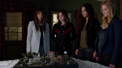 Pretty_Little_Liars_S07E19_WEB-DL_720p_DUAL_WWW_COMANDOTORRENTS_COM_2326.jpg