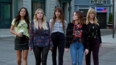 Pretty_Little_Liars_S07E20E21_WEB-DL_720p_DUAL_WWW_COMANDOTORRENTS_COM_4738.jpg