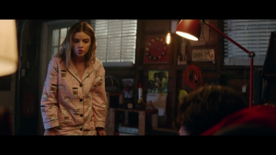 a_nice_girl_like_you_2020_1080p_web_h264-huzzah_0530.jpg