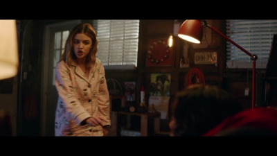 a_nice_girl_like_you_2020_1080p_web_h264-huzzah_0532.jpg