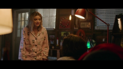 a_nice_girl_like_you_2020_1080p_web_h264-huzzah_0598.jpg