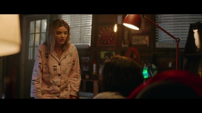 a_nice_girl_like_you_2020_1080p_web_h264-huzzah_0599.jpg