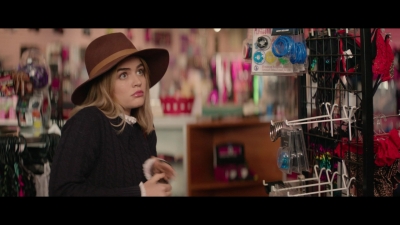 a_nice_girl_like_you_2020_1080p_web_h264-huzzah_1640.jpg