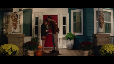 a_nice_girl_like_you_2020_1080p_web_h264-huzzah_3475.jpg