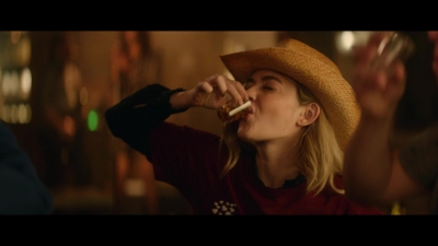 a_nice_girl_like_you_2020_1080p_web_h264-huzzah_4672.jpg