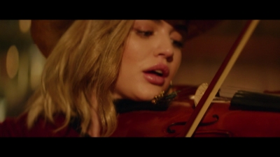 a_nice_girl_like_you_2020_1080p_web_h264-huzzah_4830.jpg