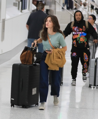 arrivingla240522-009.jpg