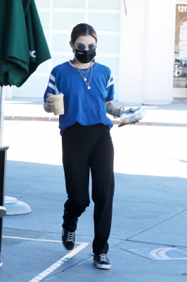 atstarbucksinstudiocity_220221-048.jpg