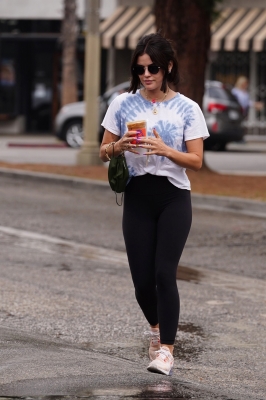 grabbingadrinkatalfredoscoffee_005.jpg