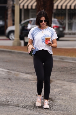 grabbingadrinkatalfredoscoffee_033.jpg