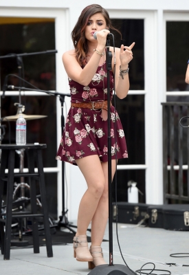 hollisterhouse030814-016.jpg