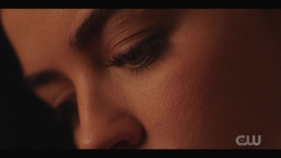 katy_keene_s01e01_1080p_web_h264-xlf_0034.jpg