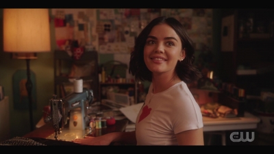 katy_keene_s01e01_1080p_web_h264-xlf_0038.jpg