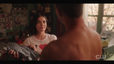 katy_keene_s01e01_1080p_web_h264-xlf_0050.jpg