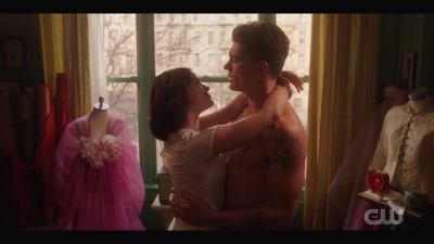 katy_keene_s01e01_1080p_web_h264-xlf_0058.jpg