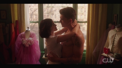 katy_keene_s01e01_1080p_web_h264-xlf_0059.jpg