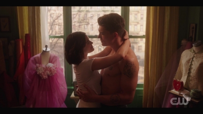 katy_keene_s01e01_1080p_web_h264-xlf_0060.jpg