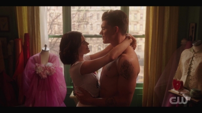 katy_keene_s01e01_1080p_web_h264-xlf_0061.jpg