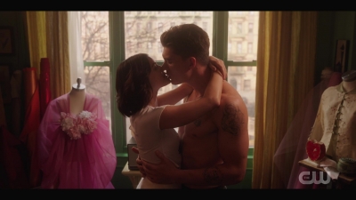katy_keene_s01e01_1080p_web_h264-xlf_0063.jpg