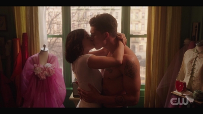 katy_keene_s01e01_1080p_web_h264-xlf_0064.jpg