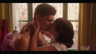 katy_keene_s01e01_1080p_web_h264-xlf_0093.jpg