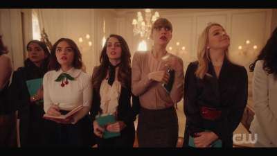 katy_keene_s01e01_1080p_web_h264-xlf_0151.jpg