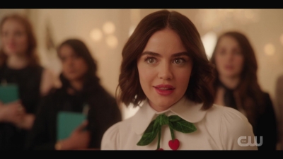 katy_keene_s01e01_1080p_web_h264-xlf_0172.jpg