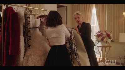 katy_keene_s01e01_1080p_web_h264-xlf_0211.jpg