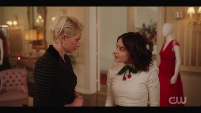katy_keene_s01e01_1080p_web_h264-xlf_0214.jpg