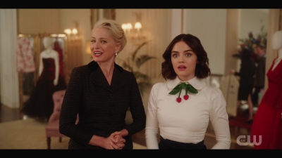 katy_keene_s01e01_1080p_web_h264-xlf_0220.jpg