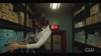 katy_keene_s01e01_1080p_web_h264-xlf_0231.jpg