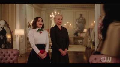 katy_keene_s01e01_1080p_web_h264-xlf_0266.jpg