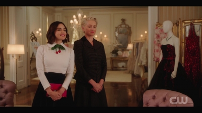 katy_keene_s01e01_1080p_web_h264-xlf_0270.jpg