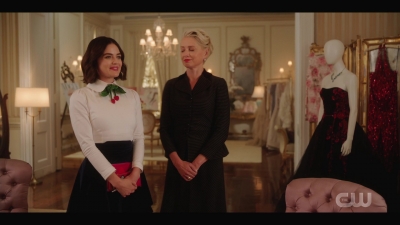 katy_keene_s01e01_1080p_web_h264-xlf_0271.jpg