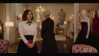 katy_keene_s01e01_1080p_web_h264-xlf_0272.jpg