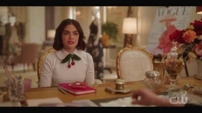 katy_keene_s01e01_1080p_web_h264-xlf_0297.jpg