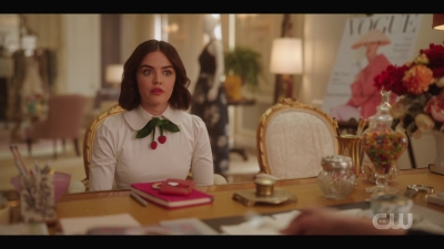 katy_keene_s01e01_1080p_web_h264-xlf_0298.jpg
