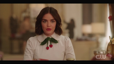 katy_keene_s01e01_1080p_web_h264-xlf_0303.jpg