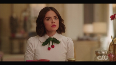 katy_keene_s01e01_1080p_web_h264-xlf_0317.jpg