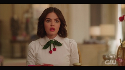 katy_keene_s01e01_1080p_web_h264-xlf_0325.jpg