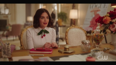 katy_keene_s01e01_1080p_web_h264-xlf_0366.jpg