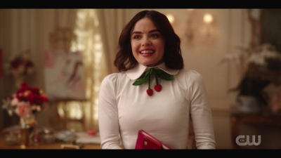 katy_keene_s01e01_1080p_web_h264-xlf_0382.jpg