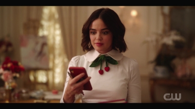 katy_keene_s01e01_1080p_web_h264-xlf_0385.jpg