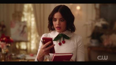 katy_keene_s01e01_1080p_web_h264-xlf_0386.jpg