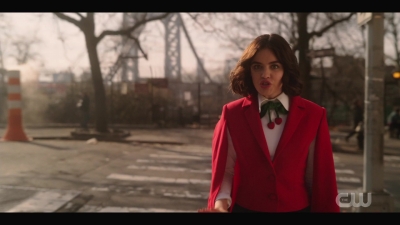 katy_keene_s01e01_1080p_web_h264-xlf_0393.jpg