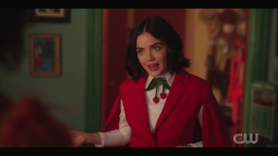 katy_keene_s01e01_1080p_web_h264-xlf_0453.jpg