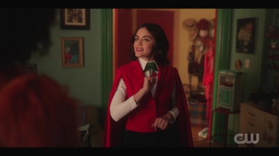 katy_keene_s01e01_1080p_web_h264-xlf_0456.jpg