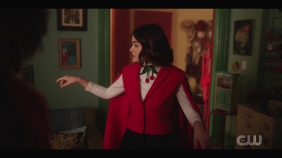 katy_keene_s01e01_1080p_web_h264-xlf_0459.jpg