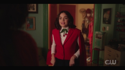 katy_keene_s01e01_1080p_web_h264-xlf_0460.jpg