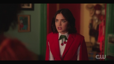 katy_keene_s01e01_1080p_web_h264-xlf_0463.jpg